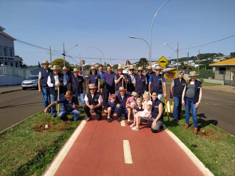 Rotary Clube realizou o Plantio de árvores em Laranjeiras do Sul