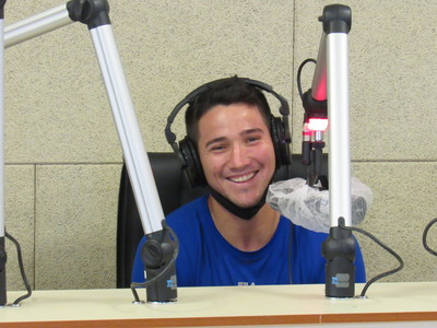 Daniel Costa  atleta de MMA visita a Campo Aberto FM