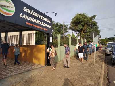 Eleitores chegaram Ã s 6h da manhÃ£ para votar