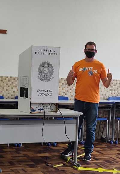 Professor LÃ­dio votou na Escola Ã‰rico VerÃ­ssimo