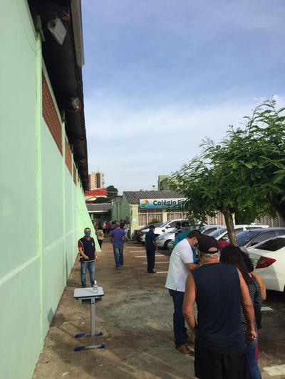 Muita fila para votar em Laranjeiras do Sul