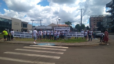 FamÃ­lia pede a prisÃ£o de acusados de assassinar Valmir dos Santos, 2019