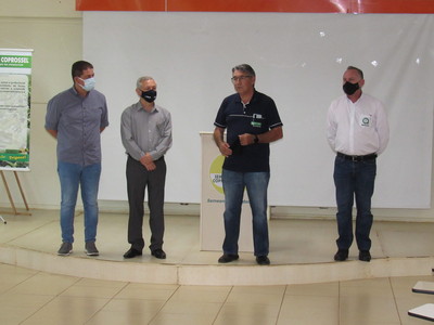 CREA-PR e Coprossel firmam convÃªnio que democratiza o acesso dos produtores rurais Ã  assistÃªncia tÃ©cnica profissional