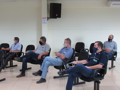 CREA-PR e Coprossel firmam convÃªnio que democratiza o acesso dos produtores rurais Ã  assistÃªncia tÃ©cnica profissional