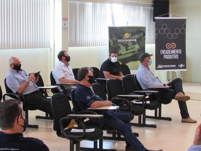 CREA-PR e Coprossel firmam convÃªnio que democratiza o acesso dos produtores rurais Ã  assistÃªncia tÃ©cnica profissional
