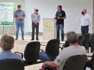 CREA-PR e Coprossel firmam convÃªnio que democratiza o acesso dos produtores rurais Ã  assistÃªncia tÃ©cnica profissional