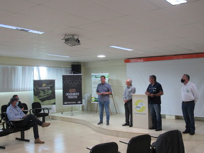 CREA-PR e Coprossel firmam convÃªnio que democratiza o acesso dos produtores rurais Ã  assistÃªncia tÃ©cnica profissional