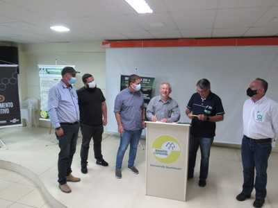 CREA-PR e Coprossel firmam convÃªnio que democratiza o acesso dos produtores rurais Ã  assistÃªncia tÃ©cnica profissional