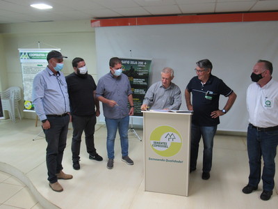 CREA-PR e Coprossel firmam convÃªnio que democratiza o acesso dos produtores rurais Ã  assistÃªncia tÃ©cnica profissional
