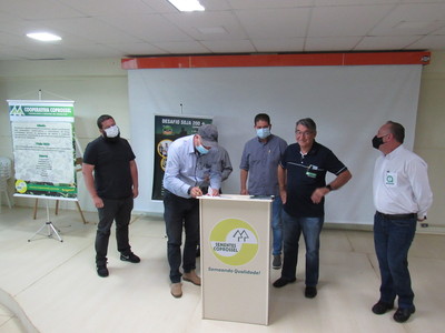 CREA-PR e Coprossel firmam convÃªnio que democratiza o acesso dos produtores rurais Ã  assistÃªncia tÃ©cnica profissional
