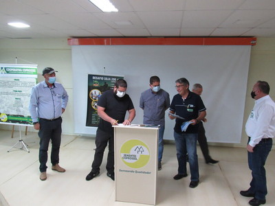 CREA-PR e Coprossel firmam convÃªnio que democratiza o acesso dos produtores rurais Ã  assistÃªncia tÃ©cnica profissional
