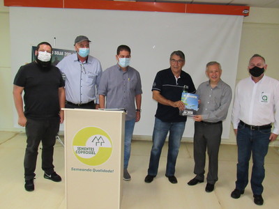 CREA-PR e Coprossel firmam convÃªnio que democratiza o acesso dos produtores rurais Ã  assistÃªncia tÃ©cnica profissional