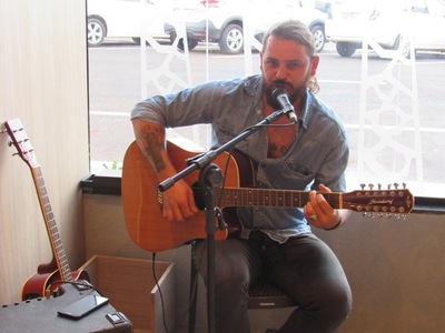 Inaugurou em Laranjeiras do Sul Giraffas Burger