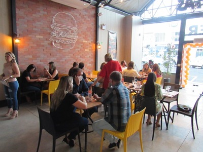 Inaugurou em Laranjeiras do Sul Giraffas Burger