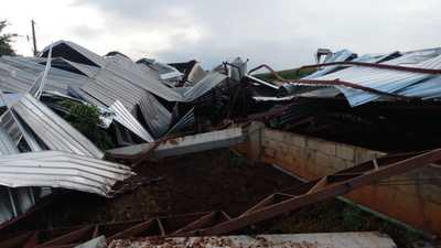 Temporal causa destruiÃ§Ã£o em Rio Bonito do IguaÃ§u