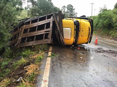 Marquinho: Acidente envolvendo dois caminhÃµes boiadeiro aconteceu prÃ³ximo ao Rio do Cobre 
