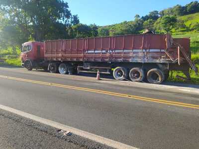 Cantagalo: Acidente envolvendo duas carretas Ã© registrado na BR 277