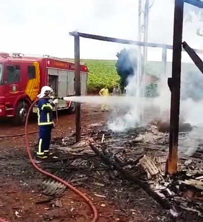 Virmond: BarracÃ£o de fumo Ã© destruÃ­do pelo fogo no interior do municÃ­pio