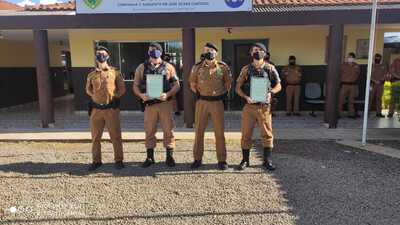 Laranjeiras: Comandante do 16Âº BPM esteve em Laranjeiras para prestar homenagem a policiais