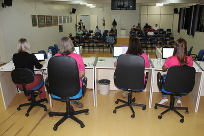 LÃ­deres femininas da Coprossel apresentam projeto para construÃ§Ã£o de nova gruta na comunidade Linha Nova - RBI