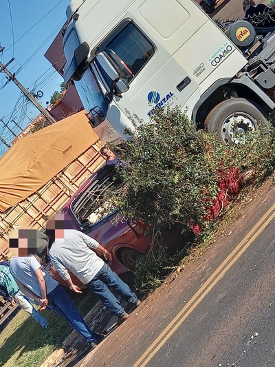 Cantagalo: ColisÃ£o entre carro e carreta Ã© registrado na BR 277 