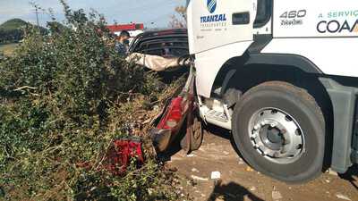 Cantagalo: ColisÃ£o entre carro e carreta Ã© registrado na BR 277 