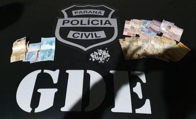Laranjeiras: Casal de traficantes Ã© preso pela Policia Civil no bairro JoÃ£o Fernandes
