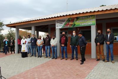 Poder pÃºblico em Rio Bonito do IguaÃ§u inaugurou (15/07) espaÃ§o fÃ­sico para Feira do Produtor Rural 