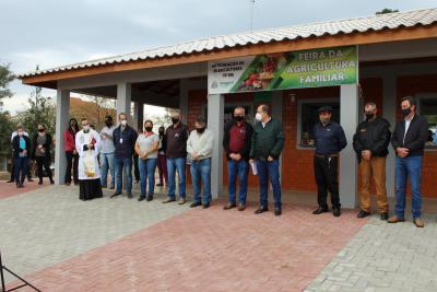 Poder pÃºblico em Rio Bonito do IguaÃ§u inaugurou (15/07) espaÃ§o fÃ­sico para Feira do Produtor Rural 