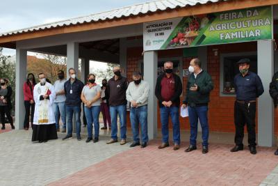 Poder pÃºblico em Rio Bonito do IguaÃ§u inaugurou (15/07) espaÃ§o fÃ­sico para Feira do Produtor Rural 
