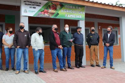 Poder pÃºblico em Rio Bonito do IguaÃ§u inaugurou (15/07) espaÃ§o fÃ­sico para Feira do Produtor Rural 