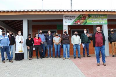Poder pÃºblico em Rio Bonito do IguaÃ§u inaugurou (15/07) espaÃ§o fÃ­sico para Feira do Produtor Rural 