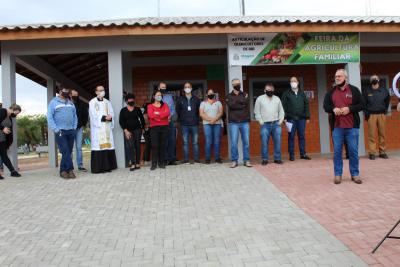 Poder pÃºblico em Rio Bonito do IguaÃ§u inaugurou (15/07) espaÃ§o fÃ­sico para Feira do Produtor Rural 