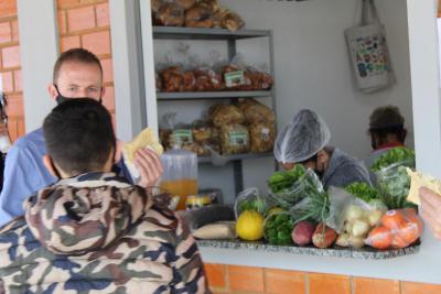 Poder pÃºblico em Rio Bonito do IguaÃ§u inaugurou (15/07) espaÃ§o fÃ­sico para Feira do Produtor Rural 