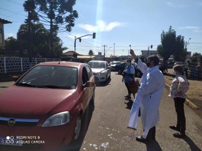 ProcissÃ£o e bÃªnÃ§Ã£o dos carros no dia da Padroeira Santâ€™Ana