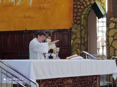 ProcissÃ£o e bÃªnÃ§Ã£o dos carros no dia da Padroeira Santâ€™Ana