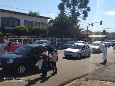 ProcissÃ£o e bÃªnÃ§Ã£o dos carros no dia da Padroeira Santâ€™Ana