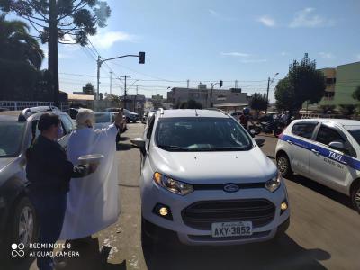 ProcissÃ£o e bÃªnÃ§Ã£o dos carros no dia da Padroeira Santâ€™Ana