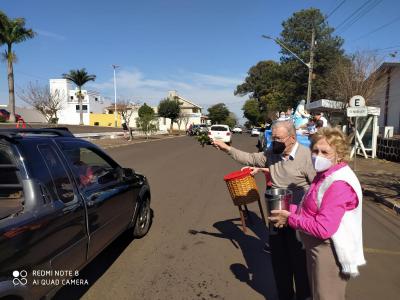 ProcissÃ£o e bÃªnÃ§Ã£o dos carros no dia da Padroeira Santâ€™Ana