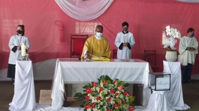 Missa Solene Abriu as CelebraÃ§Ãµes em Louvor ao Bom Jesus em Campo Mendes
