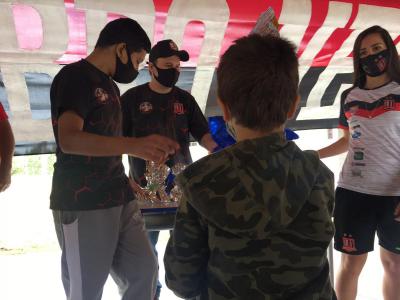  Torcida Sangue Rubro Negro e Jogadores do OperÃ¡rio do Feminino e masculino fizeram a entrega dos brinquedos da AÃ§Ã£o entre Amigos.