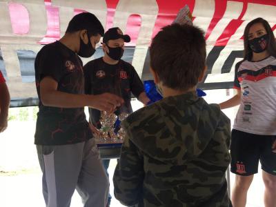  Torcida Sangue Rubro Negro e Jogadores do Operário do Feminino e masculino fizeram a entrega dos brinquedos da Ação entre Amigos.