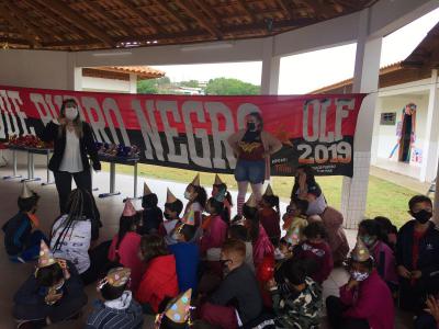  Torcida Sangue Rubro Negro e Jogadores do OperÃ¡rio do Feminino e masculino fizeram a entrega dos brinquedos da AÃ§Ã£o entre Amigos.