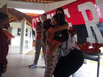  Torcida Sangue Rubro Negro e Jogadores do Operário do Feminino e masculino fizeram a entrega dos brinquedos da Ação entre Amigos.