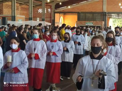 Missa das CrianÃ§as Ã© celebrada pelo bispo dom Amilton