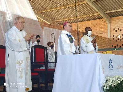 Missa das CrianÃ§as Ã© celebrada pelo bispo dom Amilton