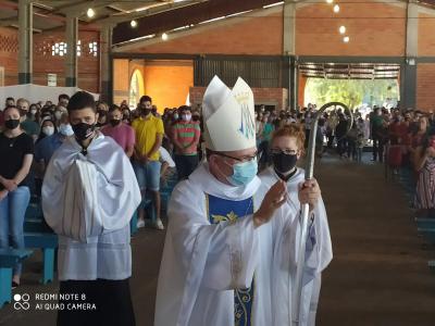 Missa das CrianÃ§as Ã© celebrada pelo bispo dom Amilton
