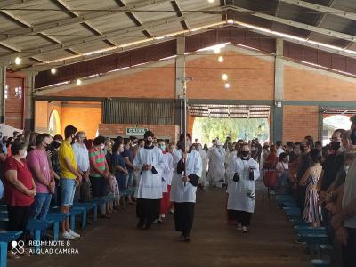 Missa das CrianÃ§as Ã© celebrada pelo bispo dom Amilton