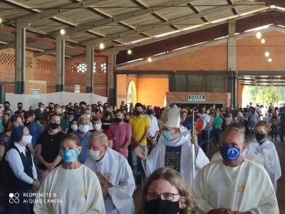 Missa das CrianÃ§as Ã© celebrada pelo bispo dom Amilton