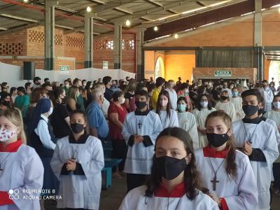 Missa das CrianÃ§as Ã© celebrada pelo bispo dom Amilton